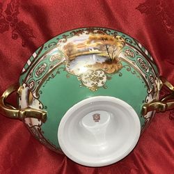 RARE AND BEAUTIFUL HAND PAINTED WITH GOLD GILDING JAPANESE TWO HANDLED BOWL