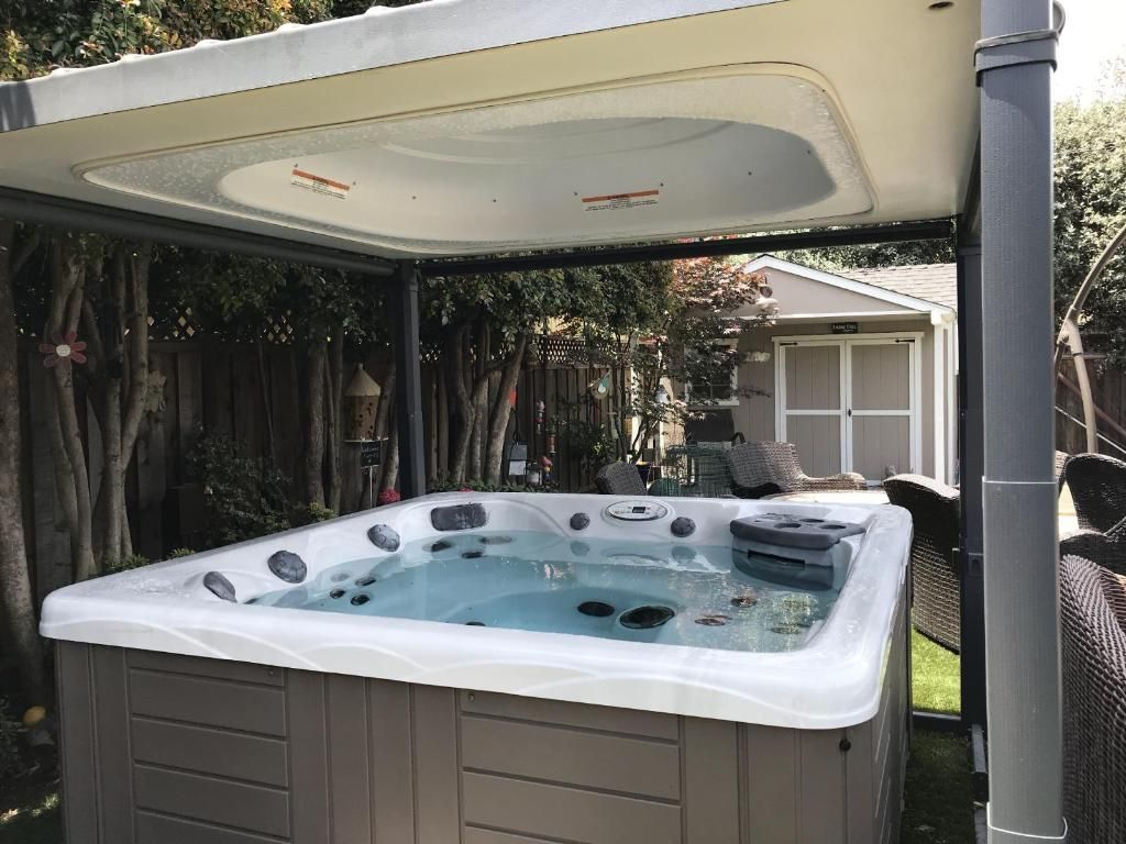 Masterspa Hot Tub With Automatic Covana Cover
