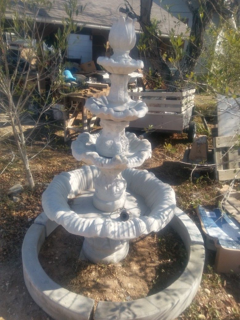 Classic Ornate Water Fountain' And Pool Ring