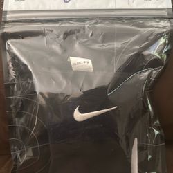  Nike Essential Knee Pads 