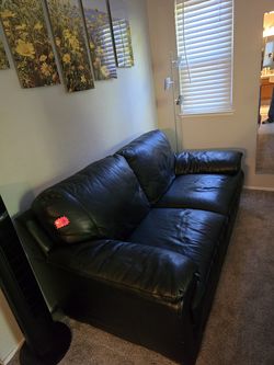 Love seat Black leader