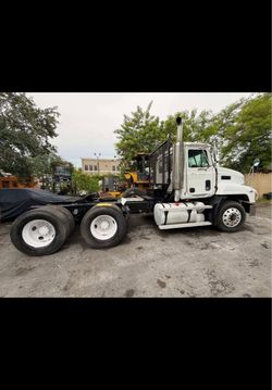 60904A3 TRUCK TRACTOR MACK CH613 ELECTRONIC WHITE.