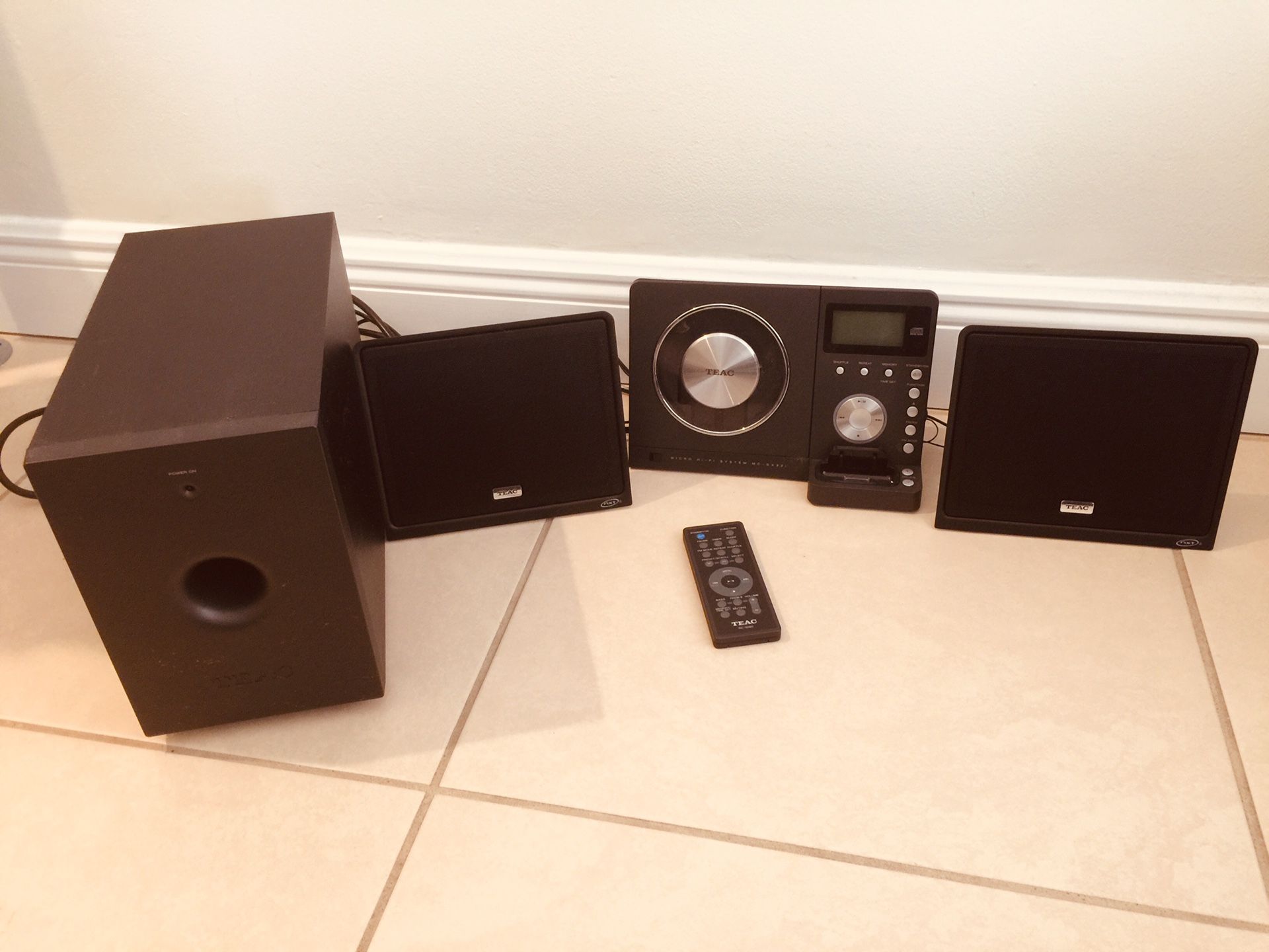 Team cd and radio with woofer and remote control MUST SELL