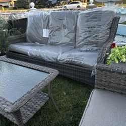 brand new patio set
