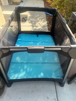 4Moms Breeze Playard/Playpen/Pack-N-Play