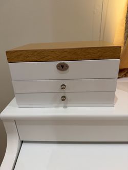 Jewelry box, 3-Tier Locking Case with Large Mirror, 2 Drawers