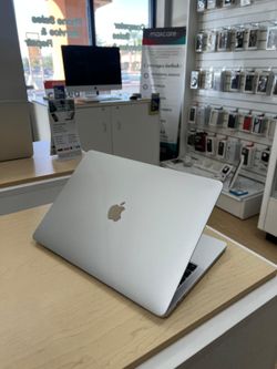 MacBook Pro 13'' M2 2022 8GB 256GB SSD