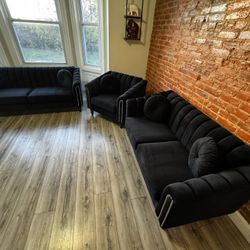 FREE DELIVERY AND INSTALLAT 🚚 Brand New in Box 📦 3 - Piece Living Room set Velvet Black