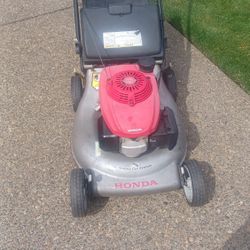Honda Hrr216 Push Lawn Mower With Quadra Blade Cutting System