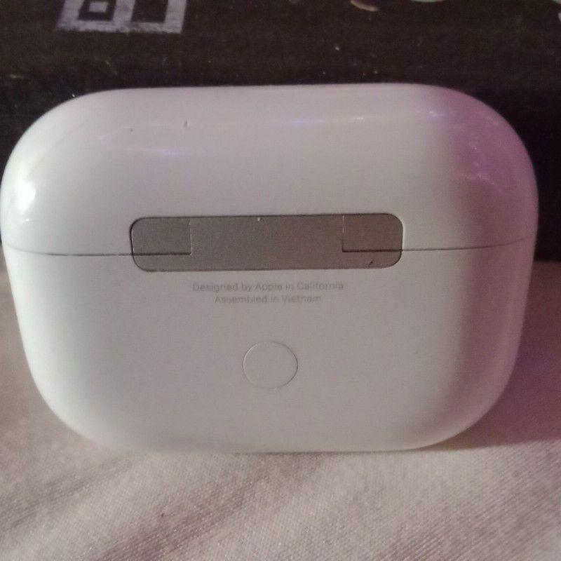 Like New 2nd Generation Apple Air Pod Pros