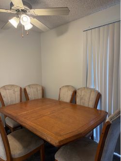 Expandable Wooden Dining Table Set with 8 Chairs