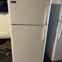 Frigidaire 18 Cu Ft Refrigerator 