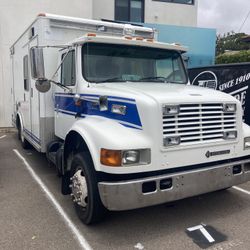 2001 International 4700 / Camper Van 