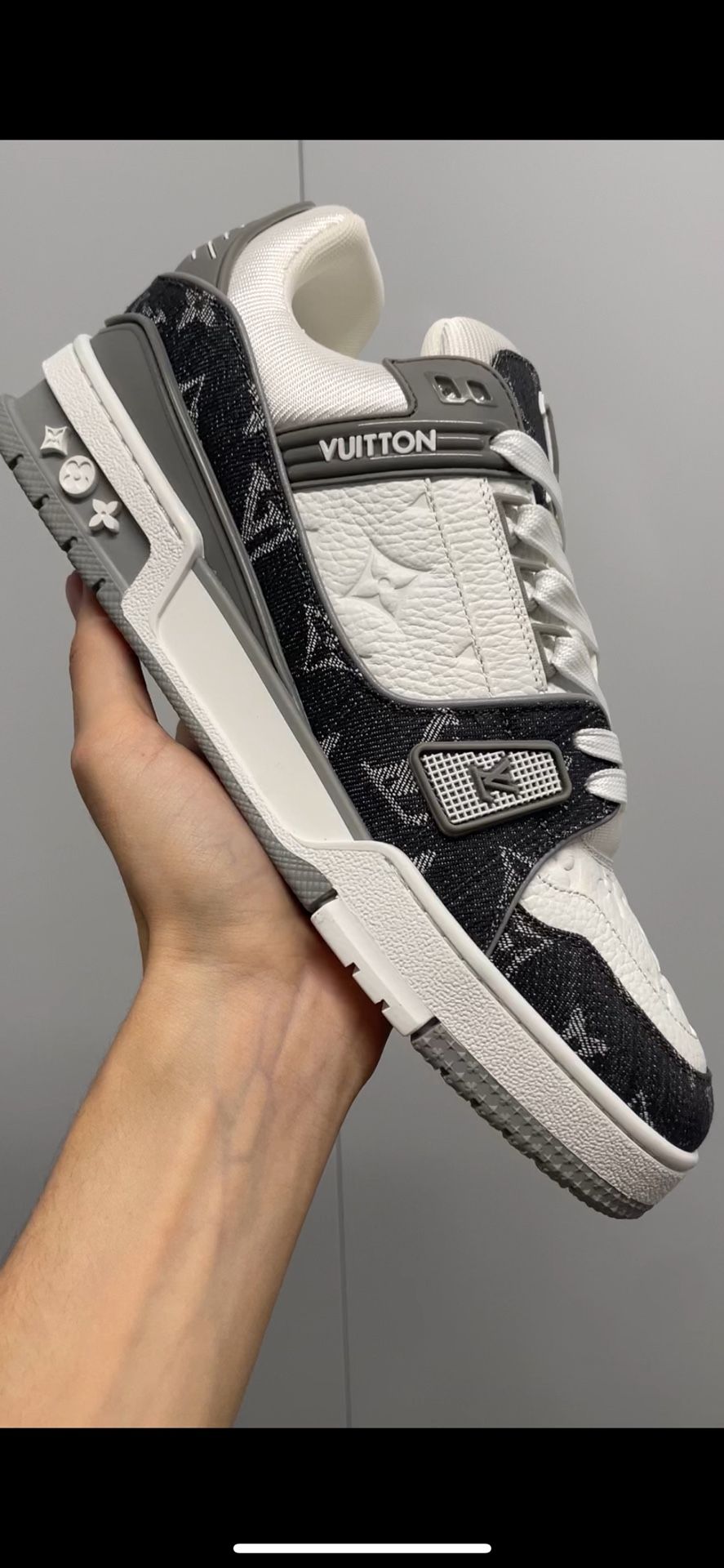 Louis Vuitton Trainers Grey 