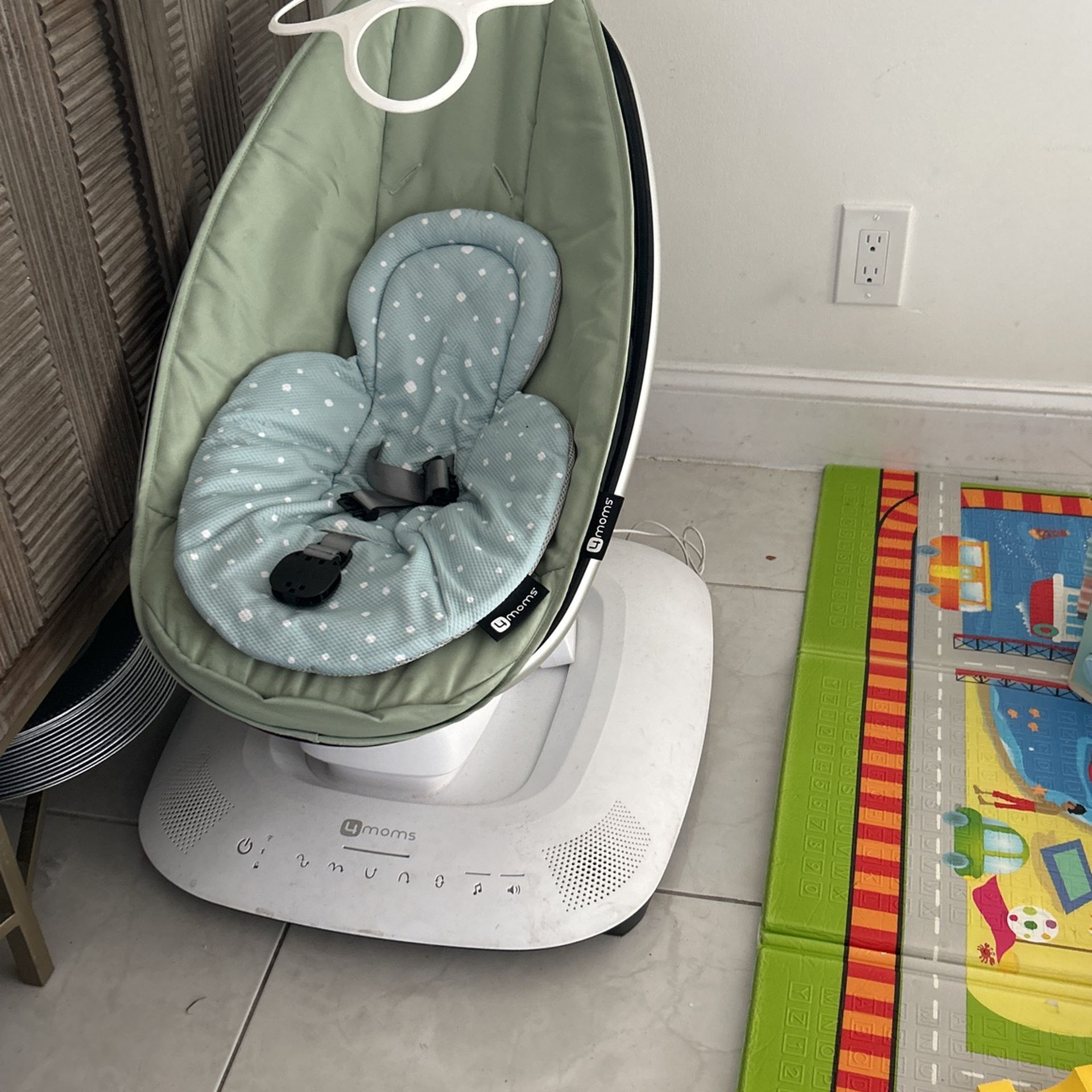 4 Moms Swing