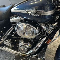 Harley 2003 Anniversary Edition Gun Metal Blue Carbarated 4500 Miles New Tires Sissy Bar And Luggage Rack Sweet Bike  And Not Fuel Injection 