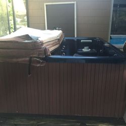 6 person hot tub needs to go in great shape like new