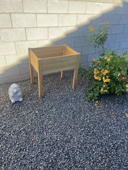 Cedar Raised Garden Bed Planter 28 in. x 20 in.