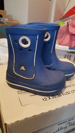 crocs rain boots size 8 / 9