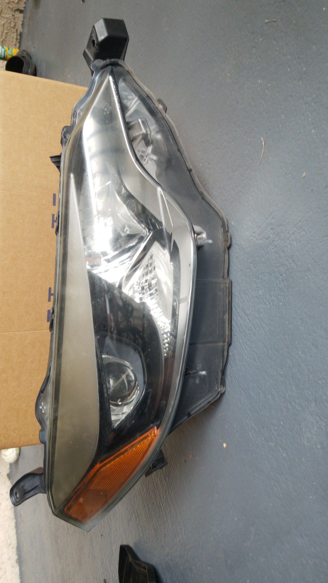 Toyota corolla 16 headlight passenger side