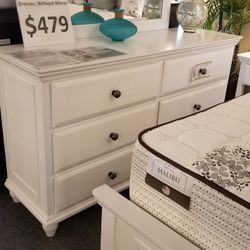 Brand New White Dresser With Full Extensions (60x16x37H)