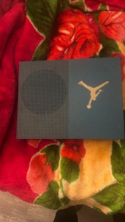 Limited edition blue Xbox for no controller but works perfectly fine