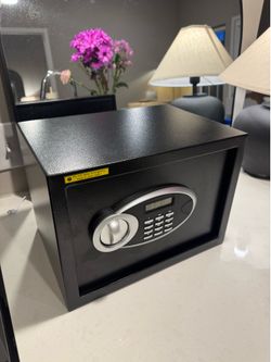 Electronic Safe Box – Excellent Condition