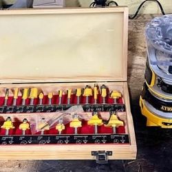 Dewalt 20V MAX XR Cordless Brushless Fixed Base Compact Router (Tool Only) and router bits