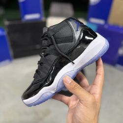 Youth 5, Woman’s 6.5 - “Space Jam” Jordan 11's 🚀