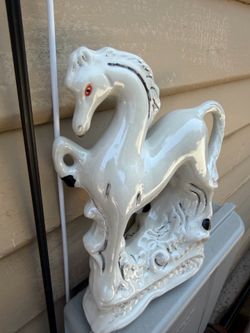Vintage Lusterhorse