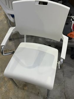 Modern White Molded Plastic Guest Chairs – From $100 📦 Florida