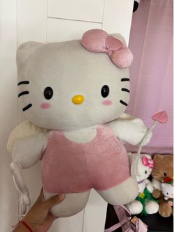 Hello kitty Cupid greeter