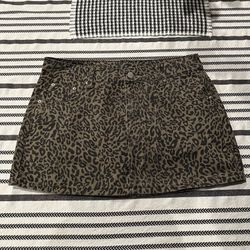 leopard print mini skirt