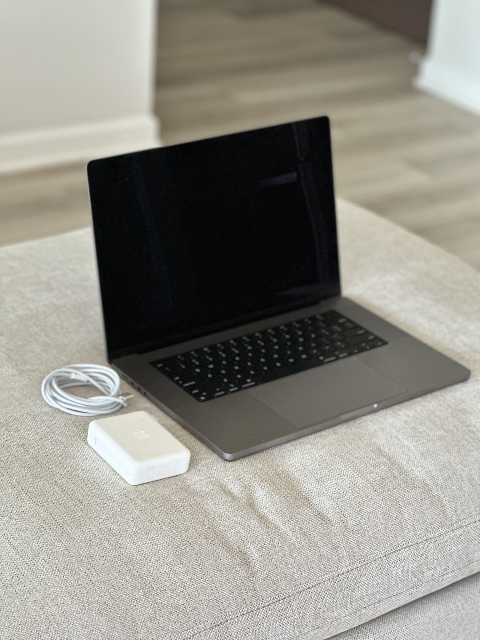 MacBook Pro 16 inch M1 - Like New