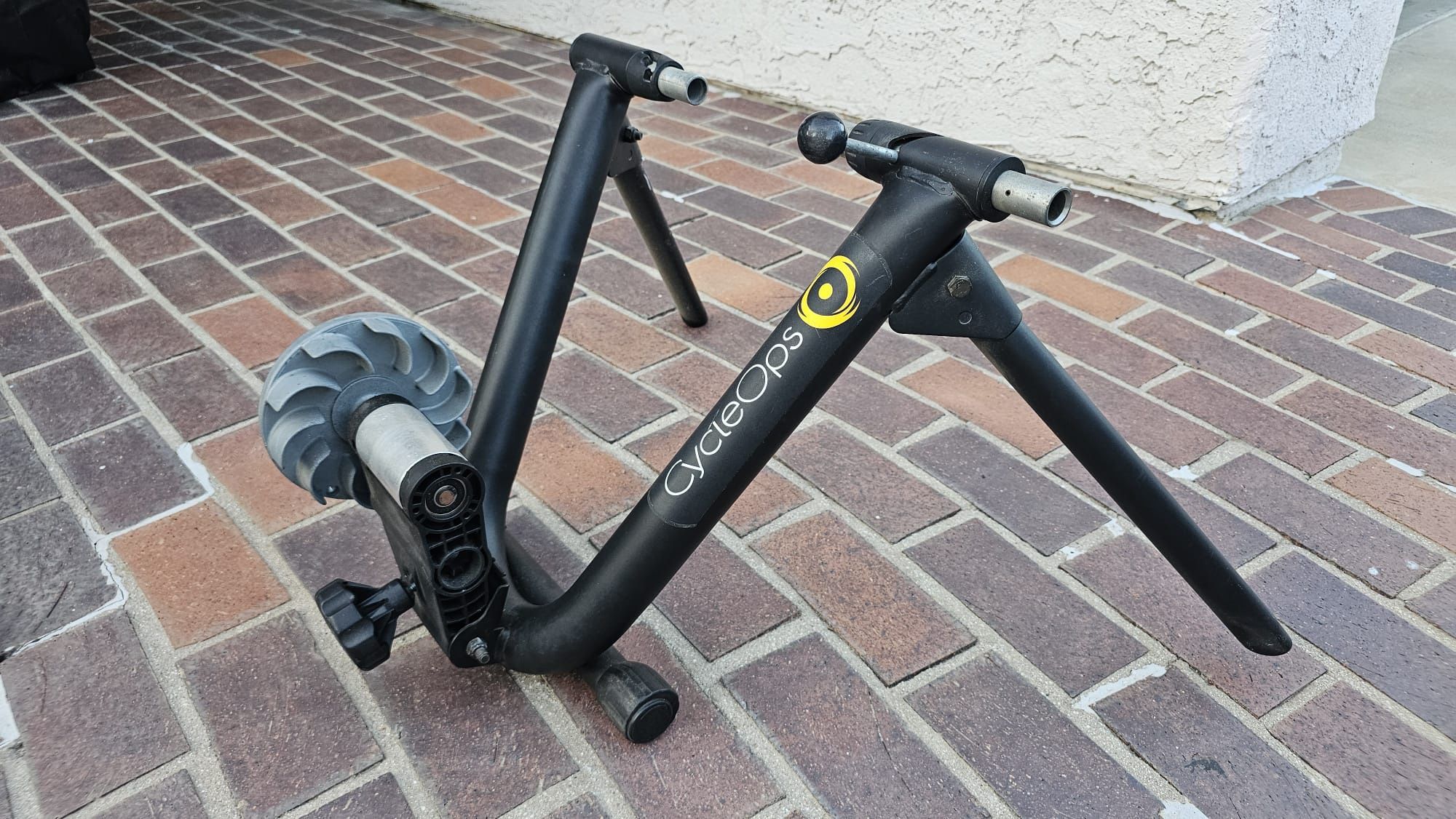 Road bike trainer