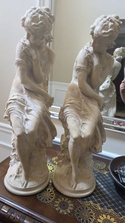 Pair of Vintage Neoclassical Female Statue Figurines - Classical French Style⁠