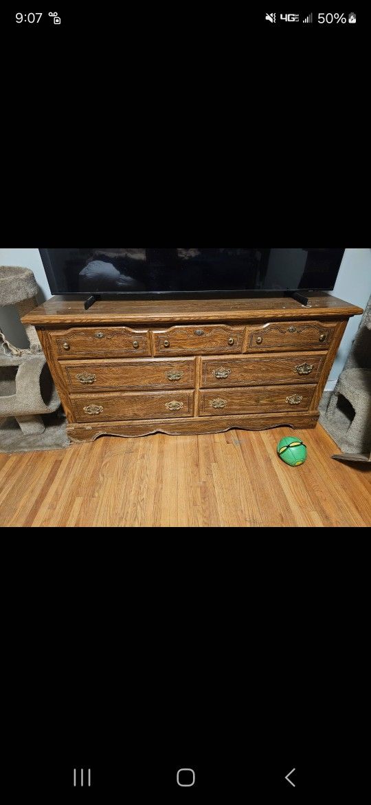 Matching Dressers & Night Stands. Moving. Make Offer.