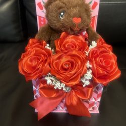 Cajita Con Oso Despeluche Y 8 Rosas