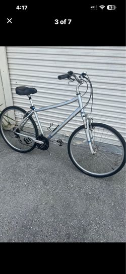 Raleigh Hybrid 21 Speed Bike - clean smooth ride