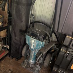 Makita Jack Hammer 