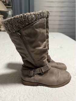 Boots size 4