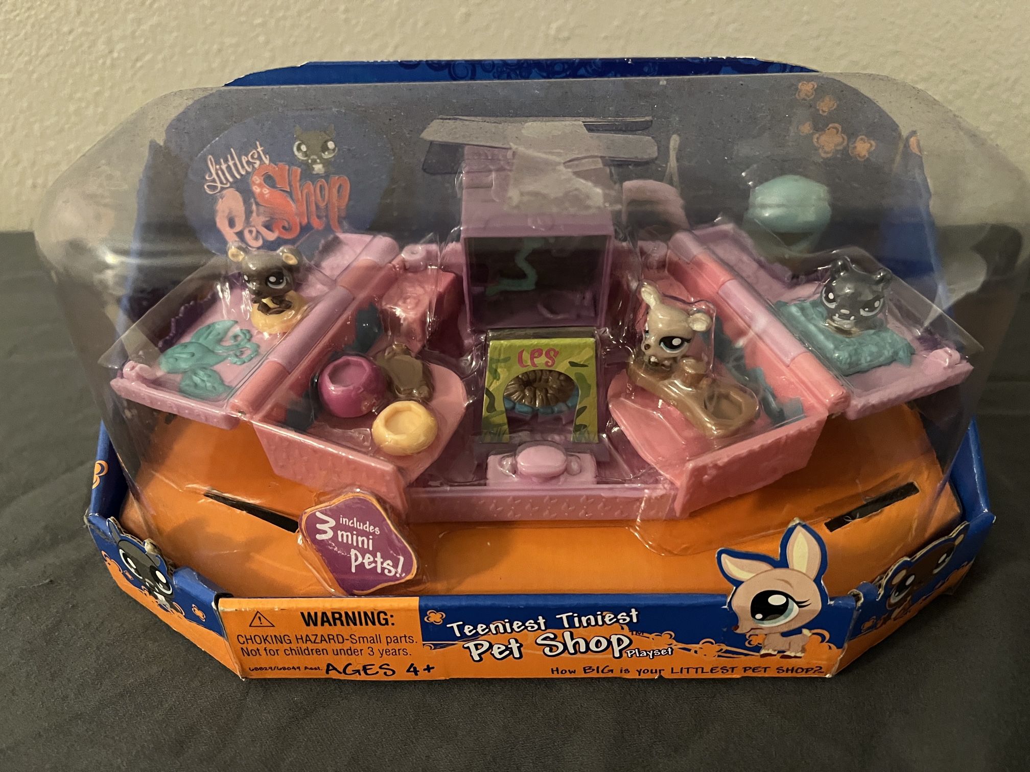 Littlest Pet Shop Teeniest Tiniest Pet Shop Forest Adventure