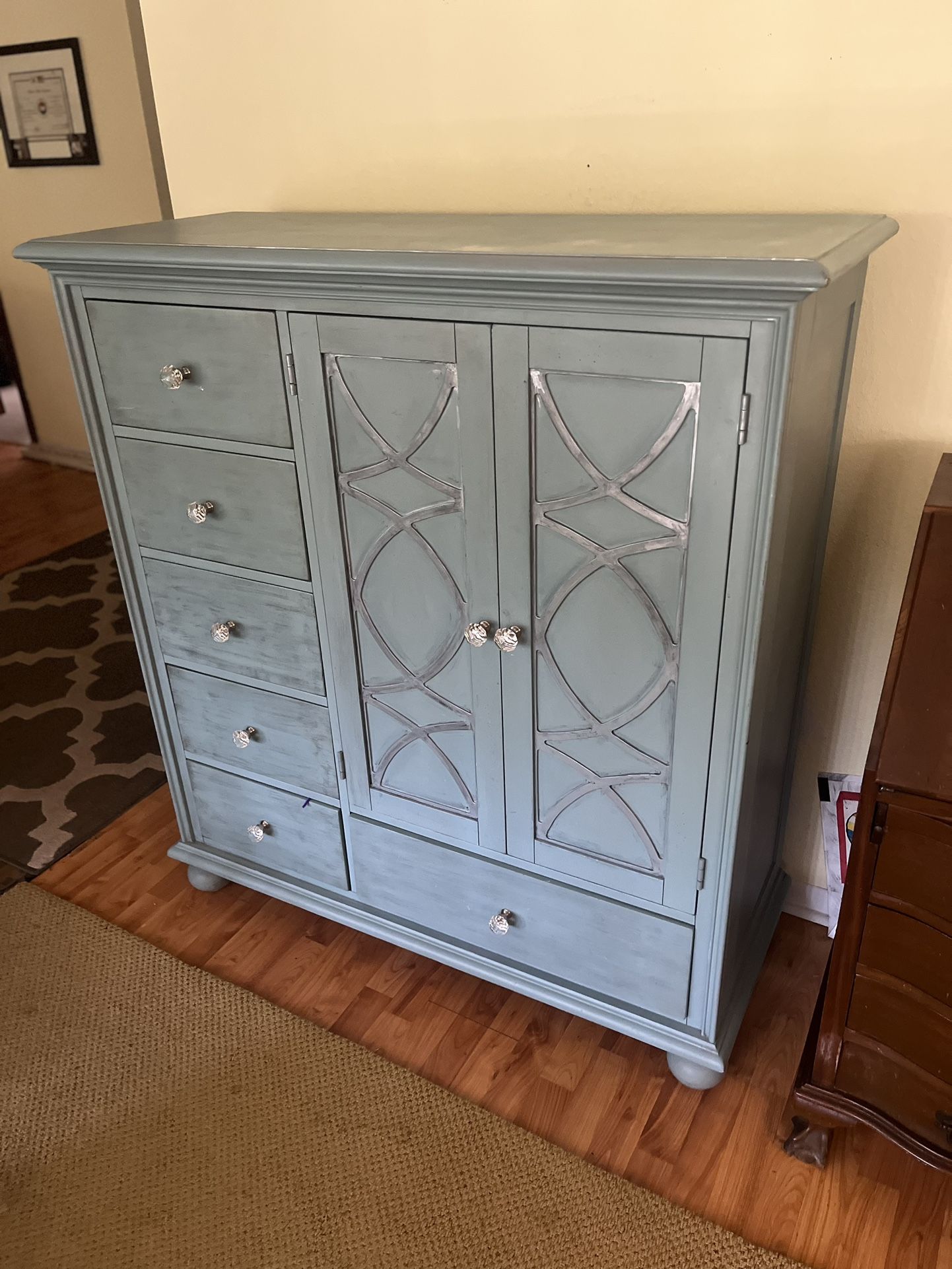 Armoire/Dresser