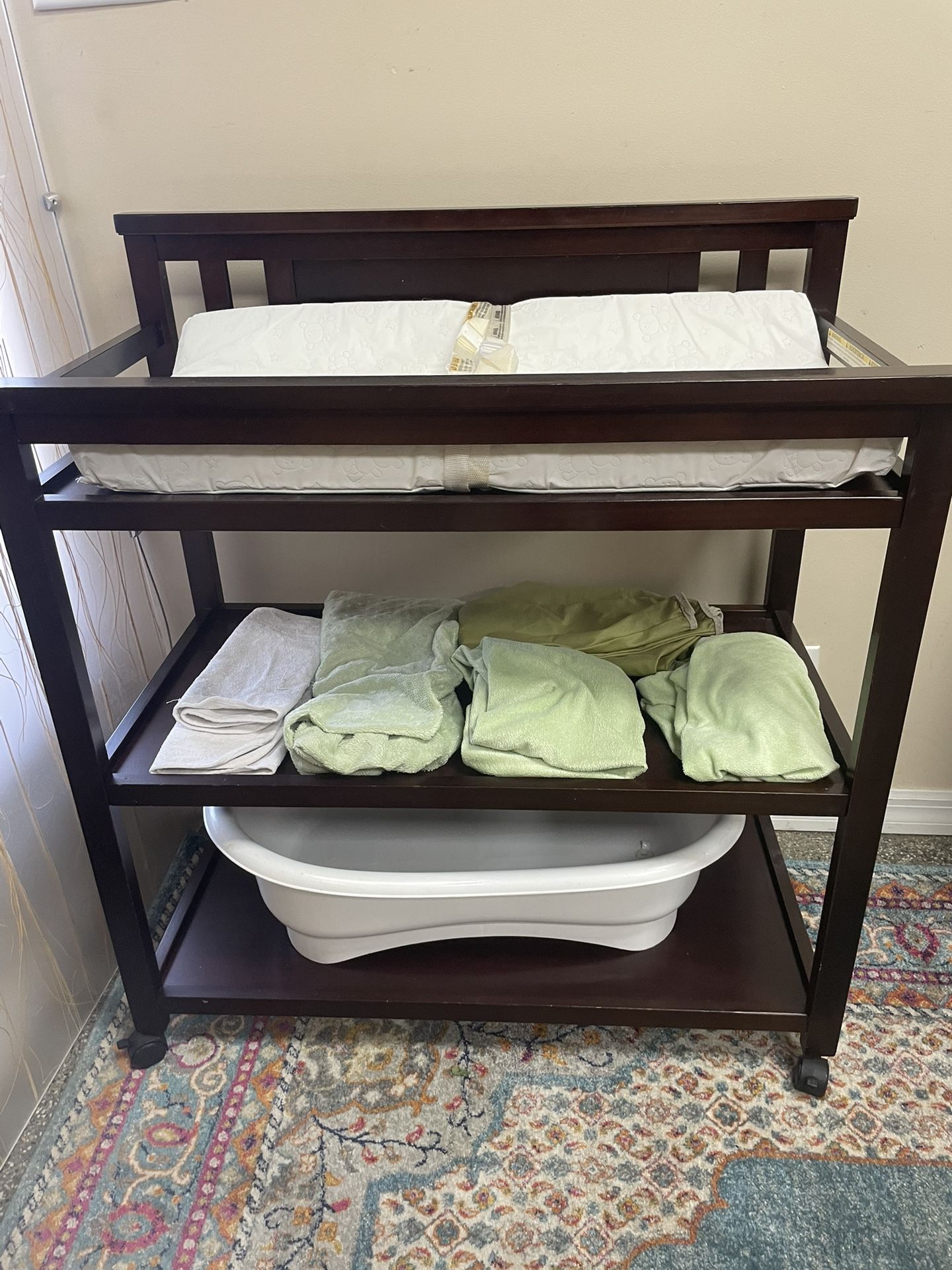Wood Baby Changing Table with pad, infant bathtub 🚚 extra Cambiador de bebé con colchón y bañera