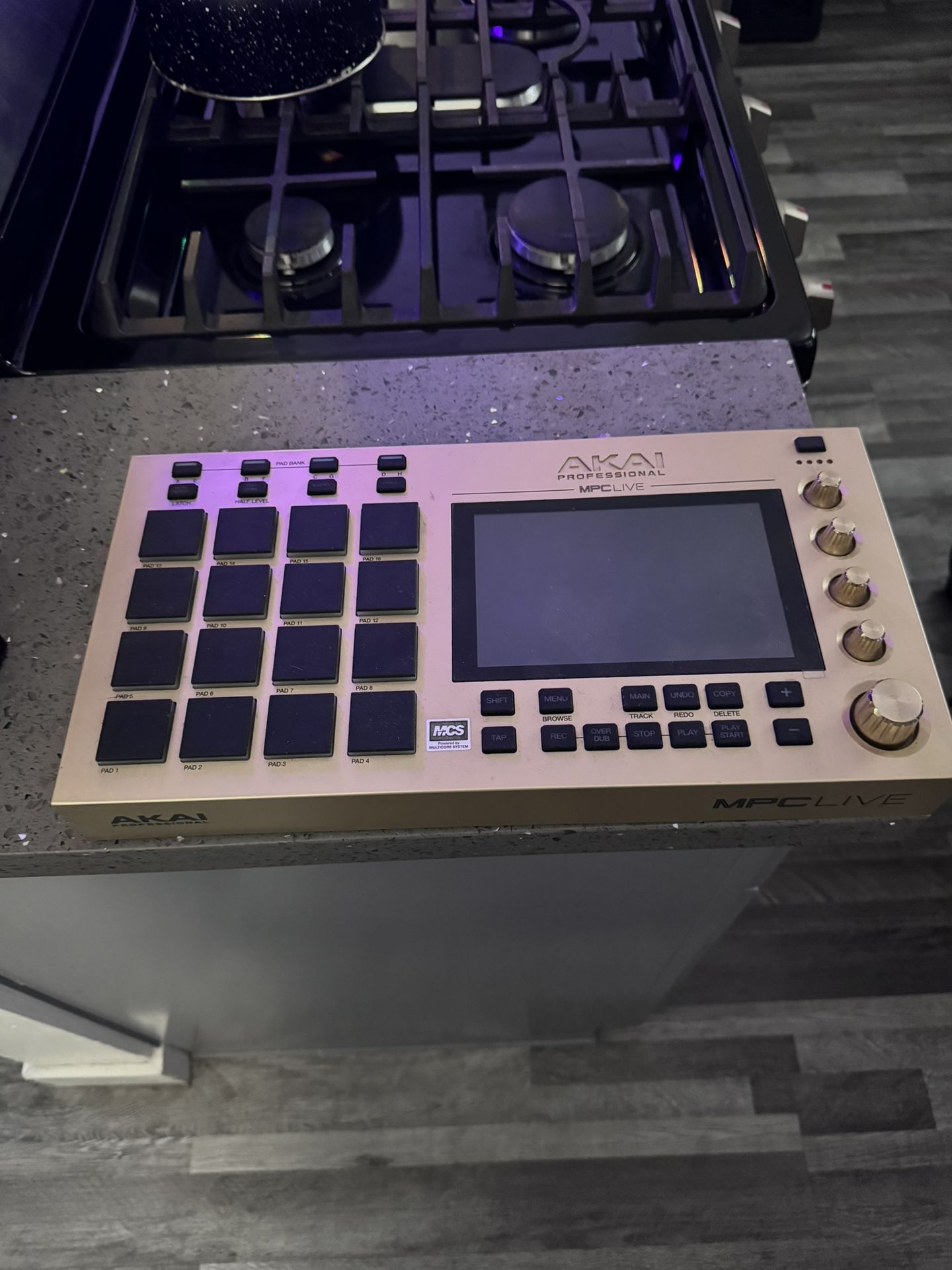 Akai Mpc live (Gold Special Edition)