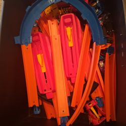Hot Wheels Track With Many Cars