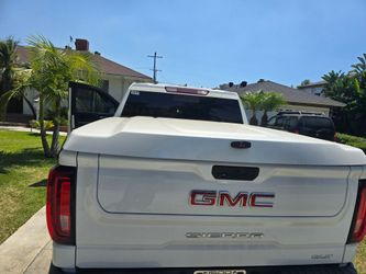 Truck bed cover
