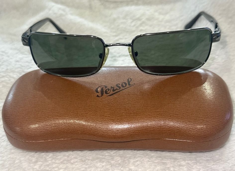 Persol Polarized Metal Frame Vintage Sunglasses~2077-S 55-18. Unisex. Made in Italy~Great used condition.
