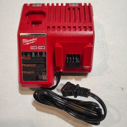 Milwaukee M18/M12 Charger 