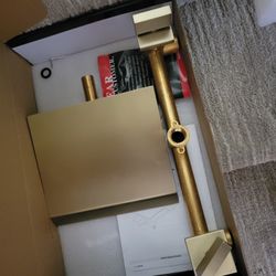 Bathtub Faucet With Handles